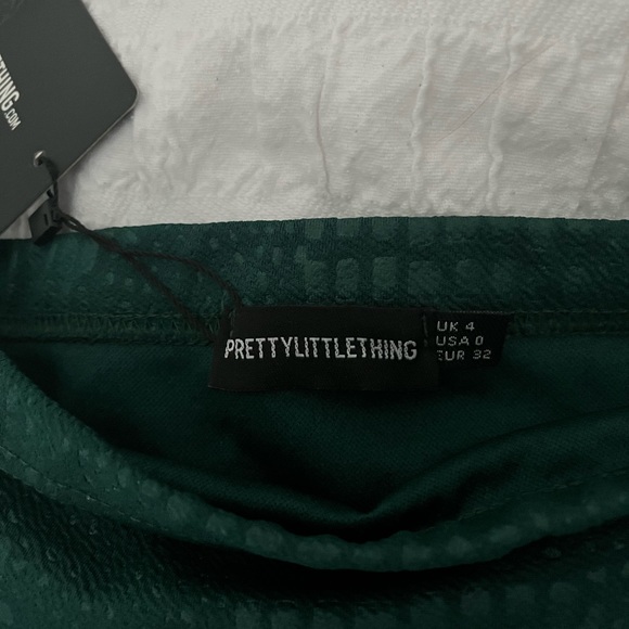 Pretty Little Thing Green Croc Print Mini Skirt with Tag size 0 - Picture 2 of 3